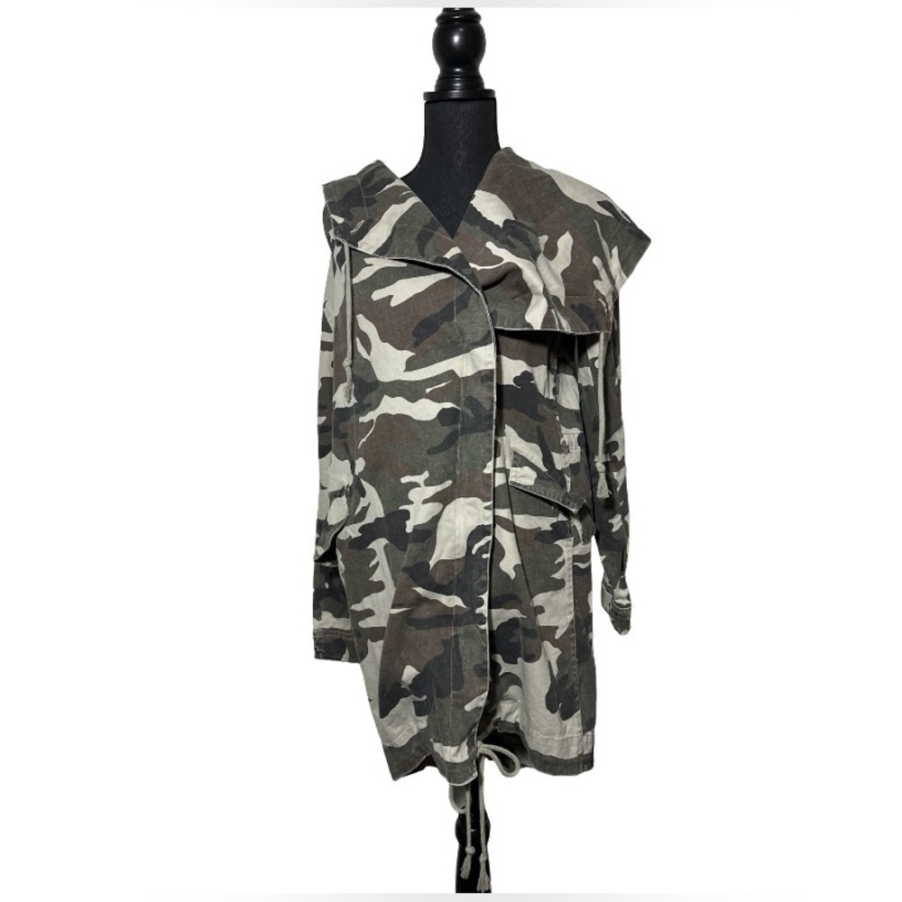 Camouflage Hooded Zip Front Utility Cargo Jacket Size Med NWT Military Outerwear - Picture 2 of 8